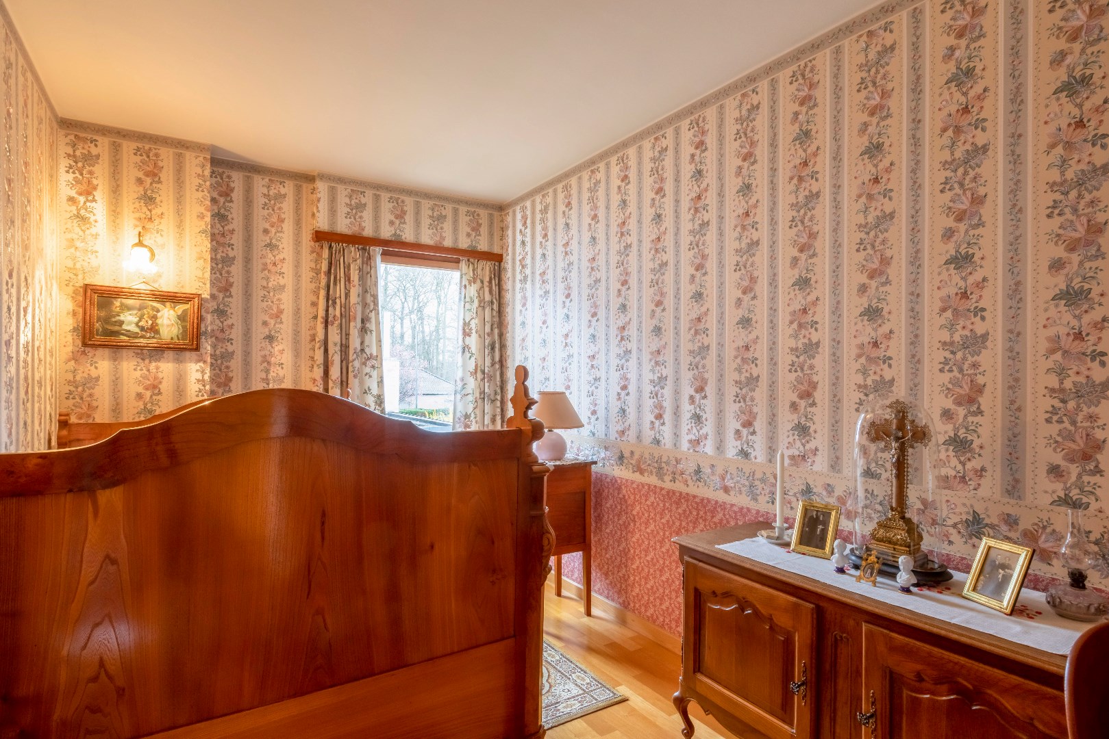 VERKOCHT --- HOB met garage en tuin te Mariakerke 