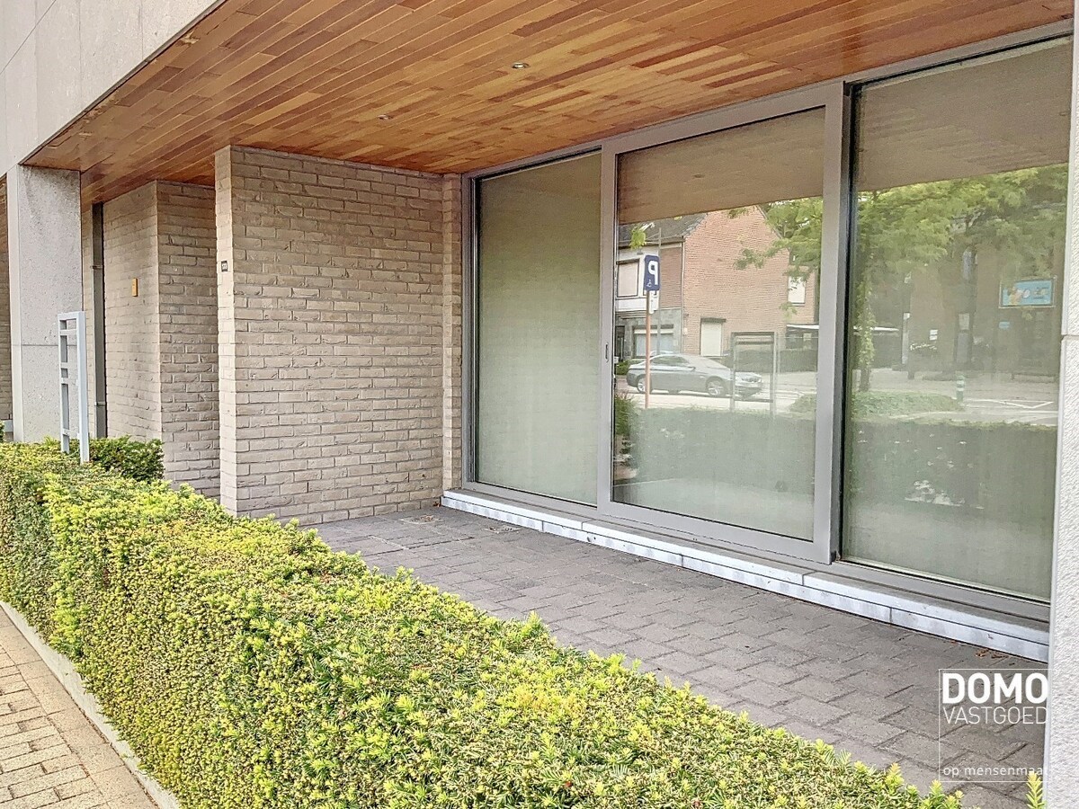 KANTOOR/PRAKTIJKRUIMTE TE HUUR IN CENTRUM KERMT MET ONDERGRONDSE AUTOSTANDPLAATS 