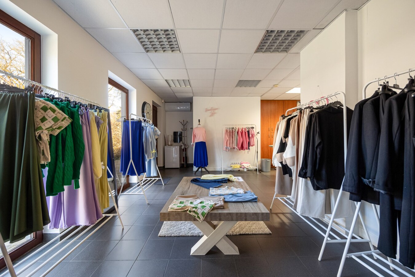 Prachtige villa met 3 slaapkamers en praktijk/kangoeroewoning met ZW-tuin op 1.892 m² 