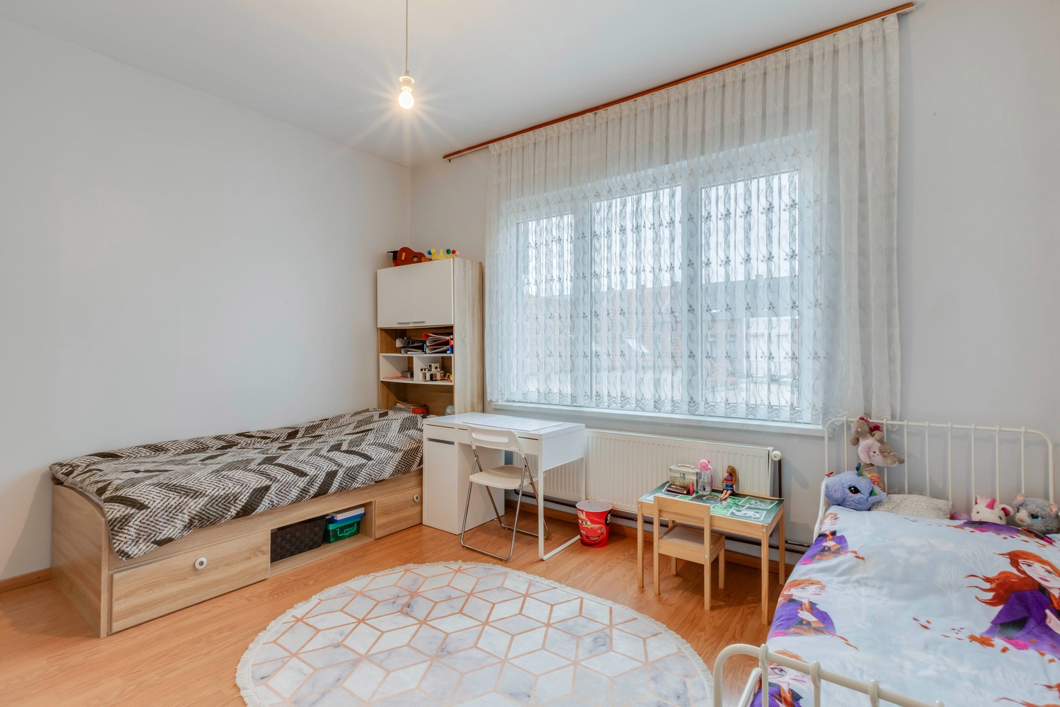 Instapklare rijwoning in zeer rustige straat 