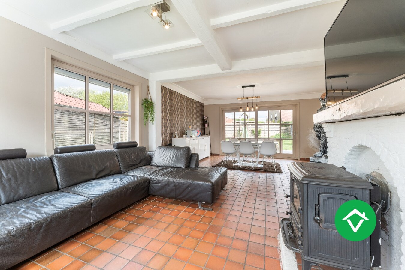 Landelijke gezinswoning met rustige ligging, 3 slaapkamers en een inpandige garage 