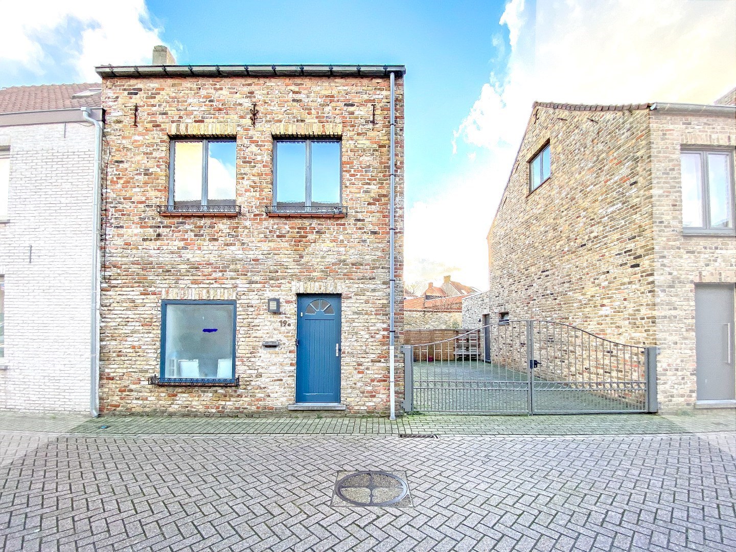 Ruime half open bebouwing te centrum Veurne! 