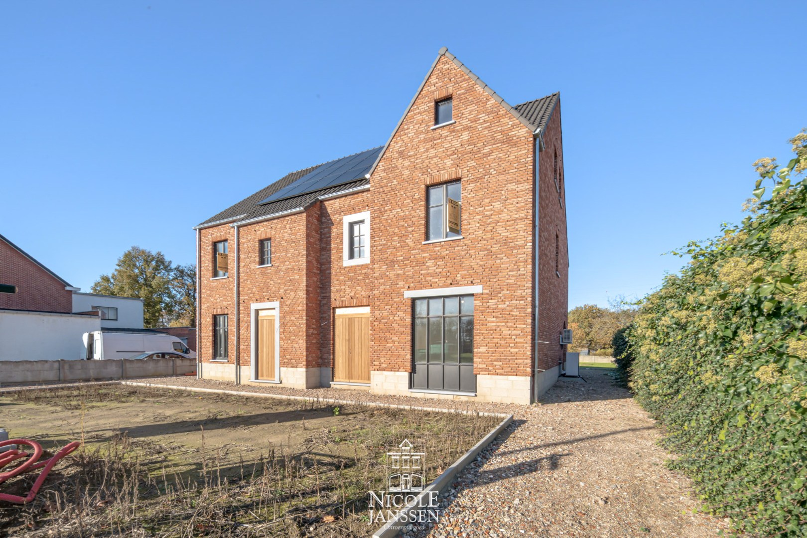 Voorzijde nieuwbouw houtskeletbouw