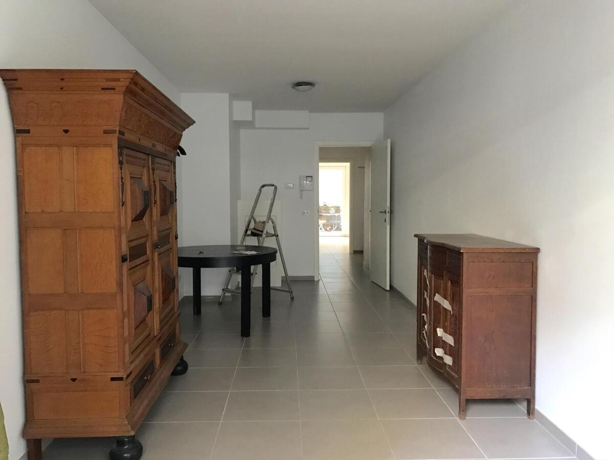 INSTAPKLAAR APPARTEMENT MT TERRAS OP ZUCHT VAN ZEE OOSTENDE 