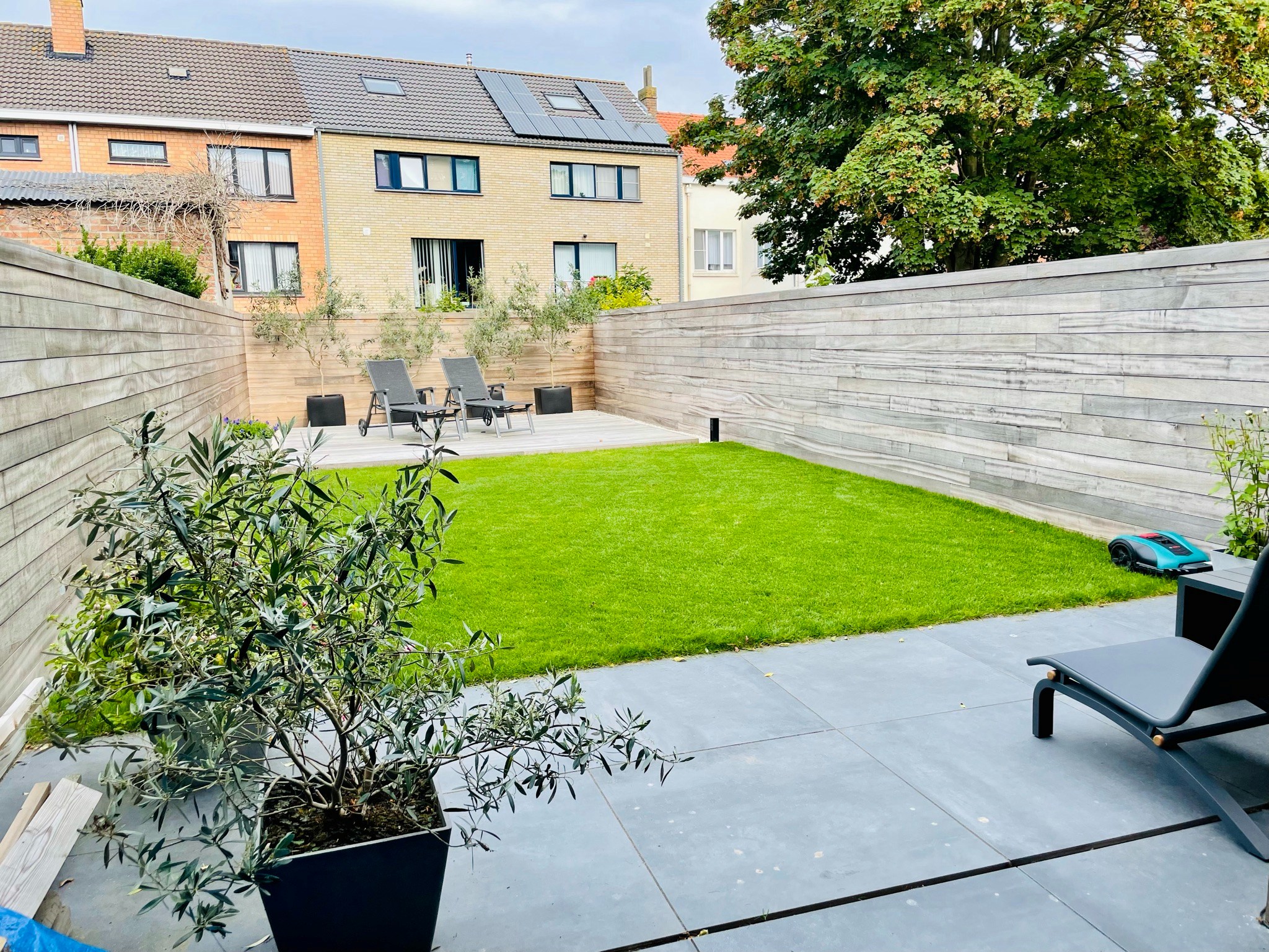 Instapklare bel-etage met 3 slaapkamers en garage 