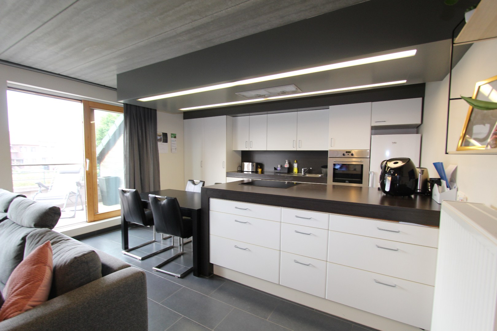 MODERN APPARTEMENT MET MOOI EN RUSTIG TERRAS 