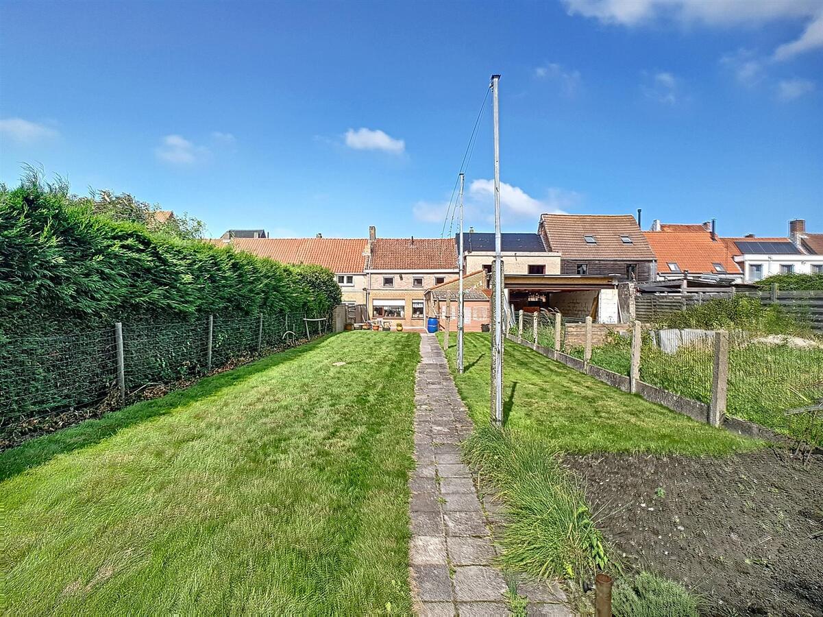 Centraal gelegen gezinswoning op mooi perceel (400 m²) - Lissewege 