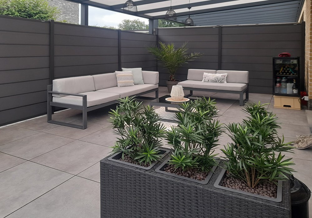 Instapklaar gelijkvloers - 2 slpks - ruim terras - parking 