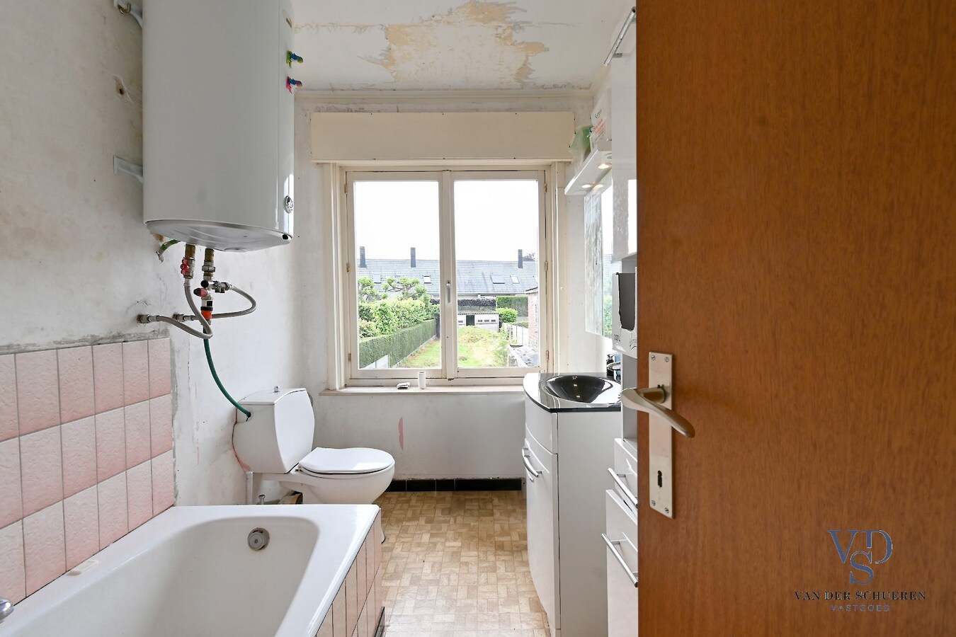 Bijzonder ruime, praktisch ingedeelde rijwoning 