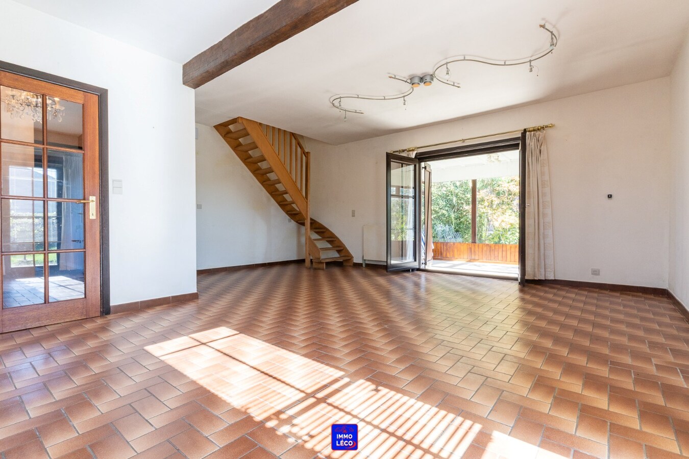 Villa "Semi Plain-Pied" érigée sur une parcelle de 669m², 2 garages, parking privé ! 
