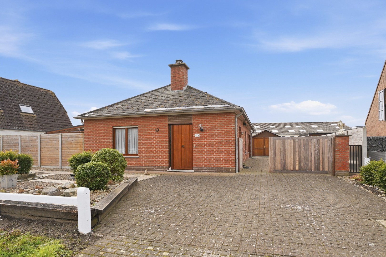 Alleenstaande bungalow met garage en tuin  op 684 m² 