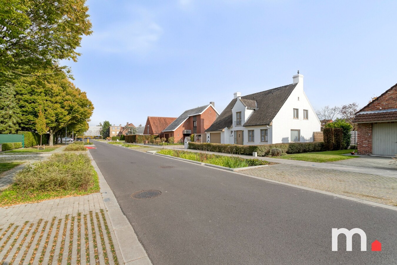 Unieke Villa te Roeselare met Zwembad en 5 slaapkamers op 987m² ! 