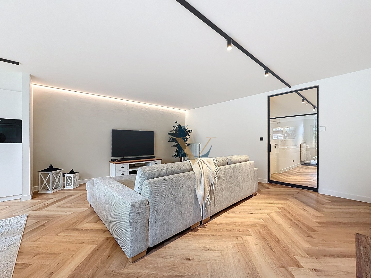 Charmante gerenoveerde rijwoning in pastoriestijl te koop in centrum Schilde 