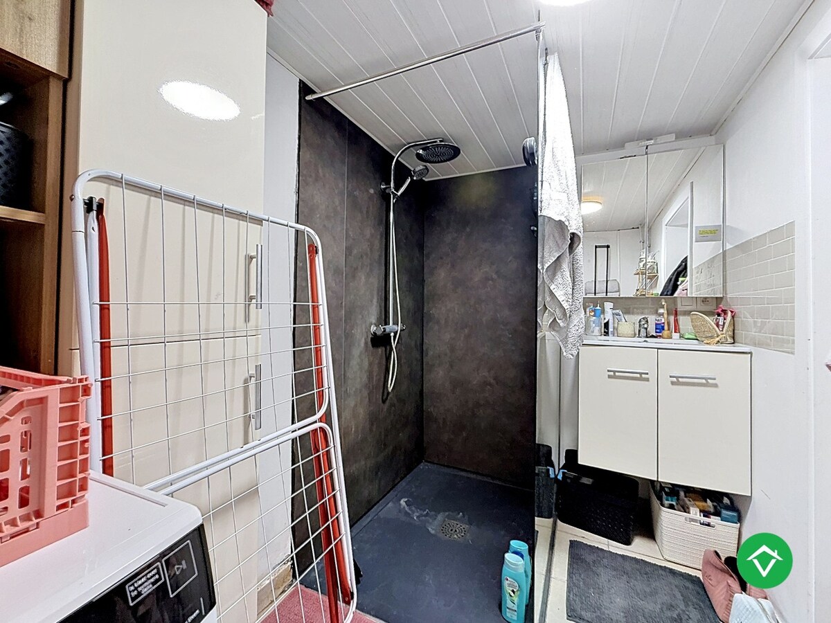 Woning met twee slaapkamers en tuin te Eernegem 
