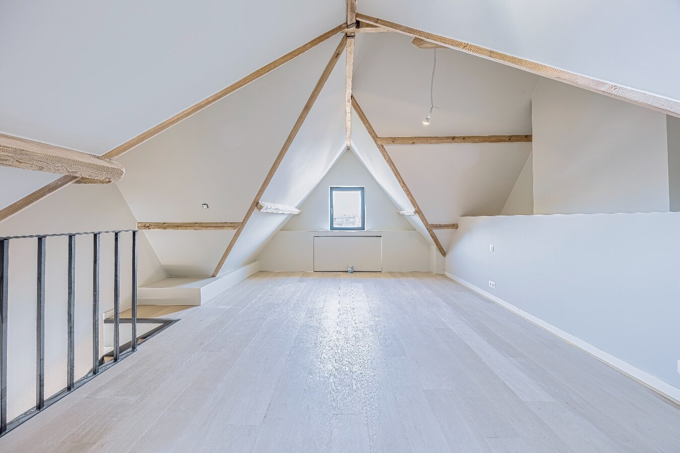 Top gerenoveerde en energiezuinige gezinswoning in het hart van Heist. 