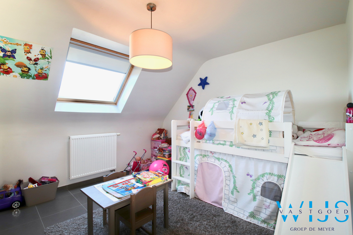 Ruim appartement met 4/5 slp, terras &amp; 2 parkeerplaatsen te ERTVELDE! 