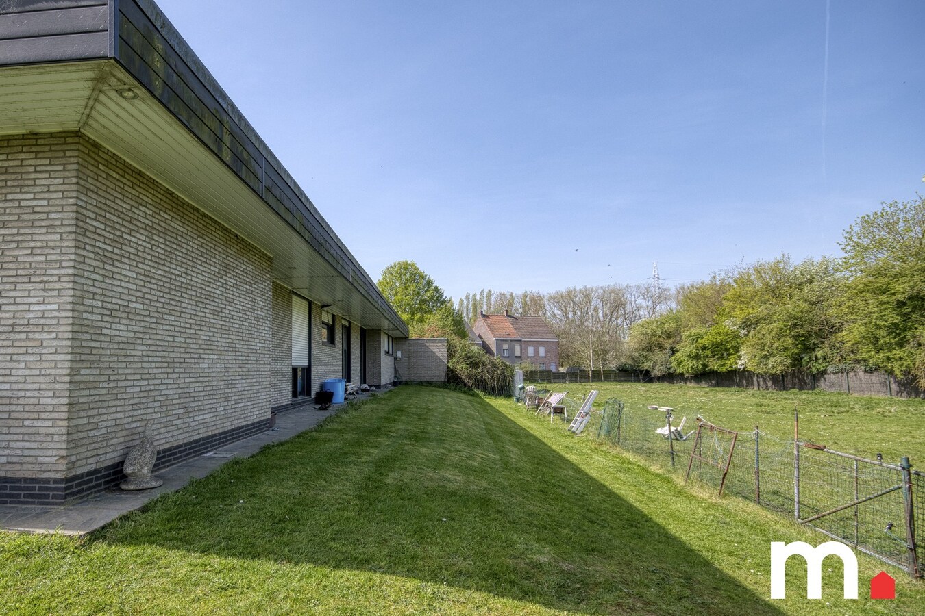 Unieke Villa te Roeselare op 2258m² met 28 zonnepanelen en 432m² bewoonbare oppervlakte! 