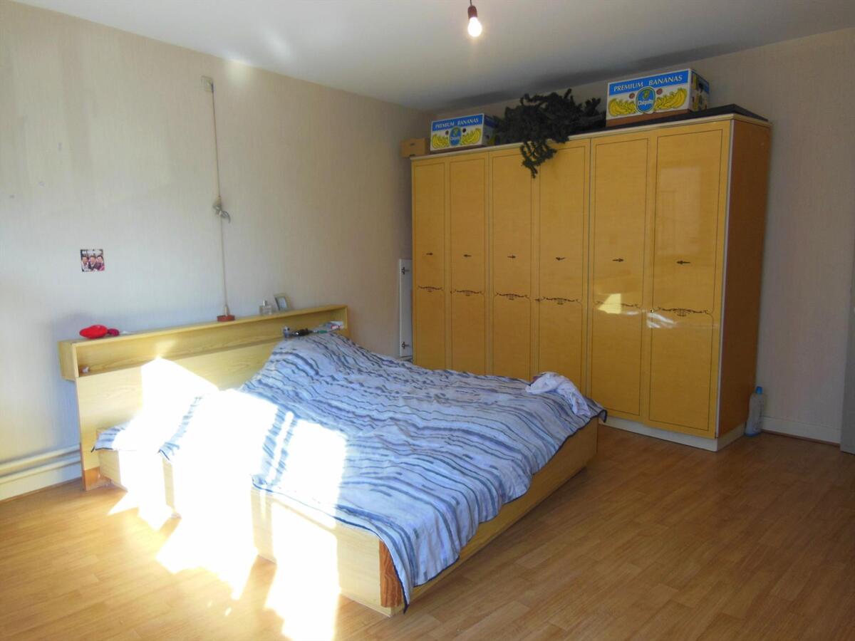 Rijwoning met zonnige tuin en garage 