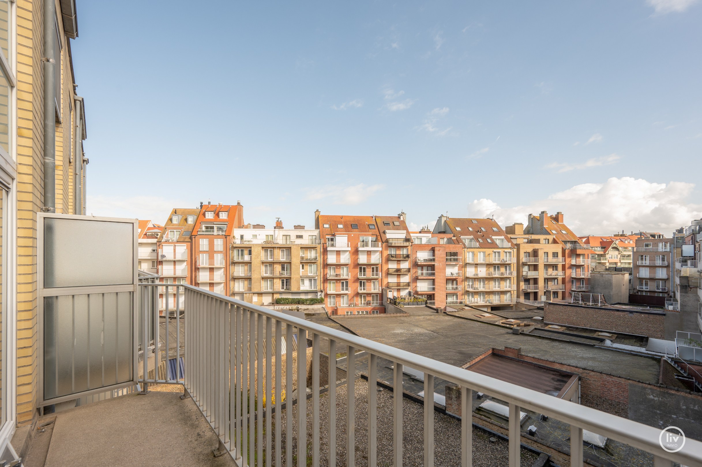 Appartement en duplex de luxe avec mezzanine, idéalement situé dans l'avenue Nellens à Knokke (avec possibilité d'acheter un box garage double intégré) 