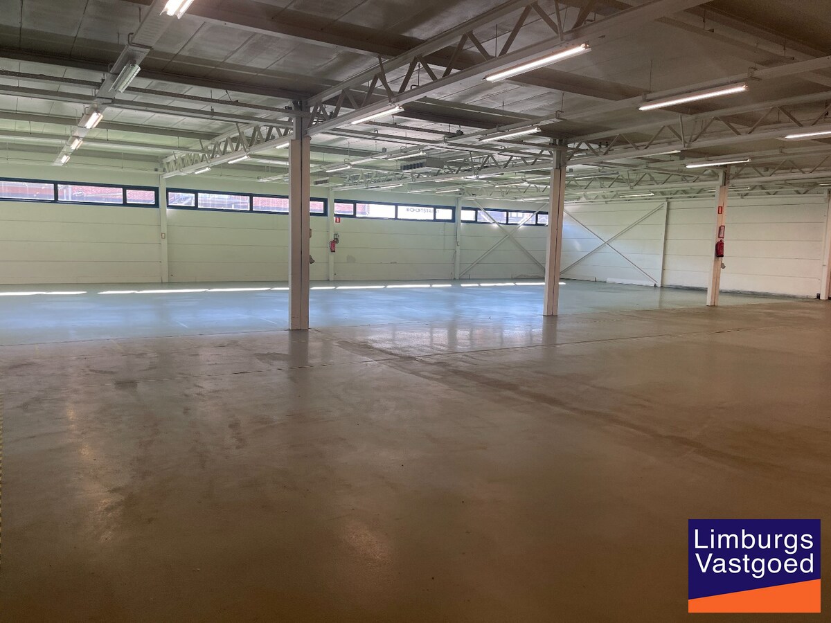 Industriële multifunctionele bedrijfsruimte van 1500m² in Hasselt met 2080 m² perceeloppervlakte en 50.00 parkeerplaatsen 