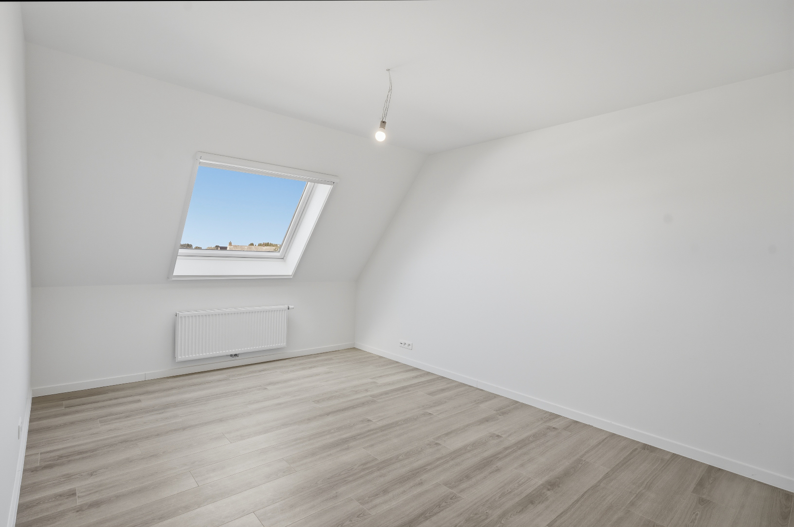 KIJKDAG 25 oktober van 10u tot 12u &amp; 14u tot 16u - Ruim instapklaar nieuwbouwappartement (167 m²) met 3 slaapkamers en groot terras in centrum Eernegem 
