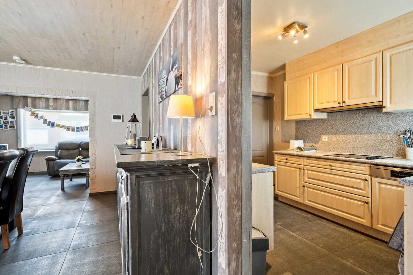 Centraal gelegen woning op uiterst ruim perceel van 1784 m² 