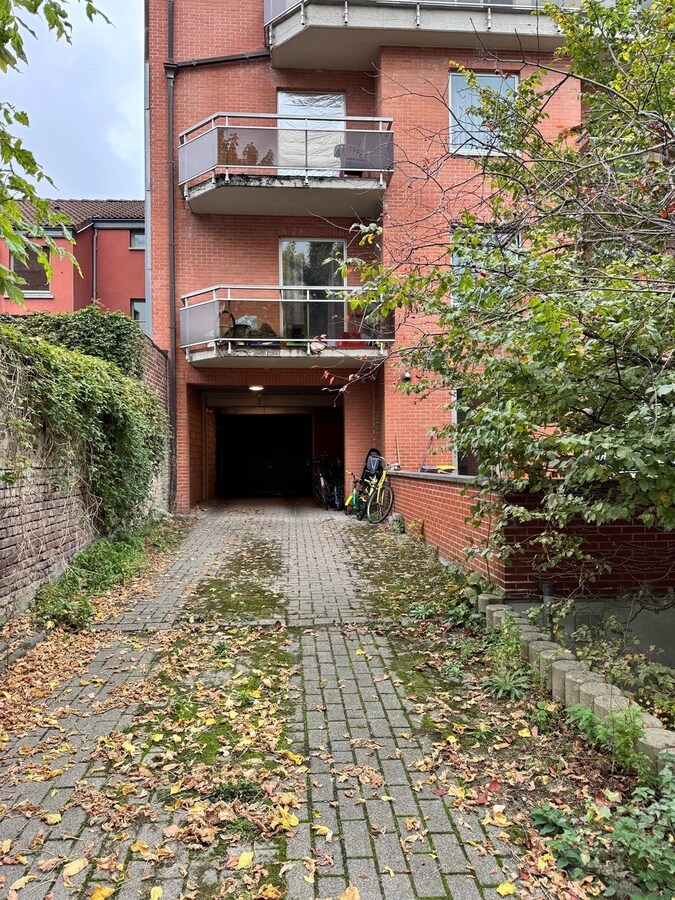 Appartement met 2 slaapkamers en autostandplaats in centrum Leuven 