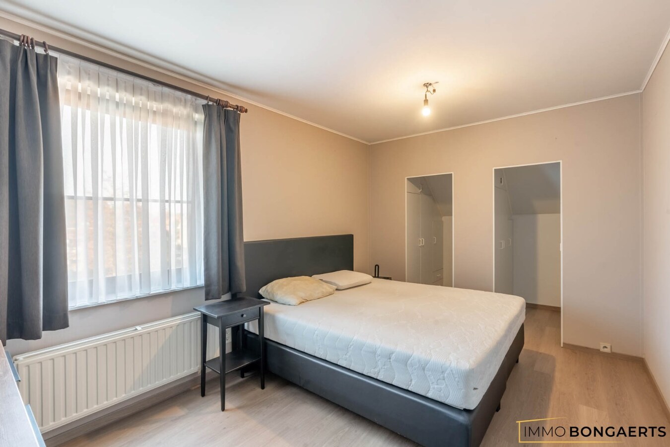 Ruim appartement met terras, garage en 2 slaapkamers. 