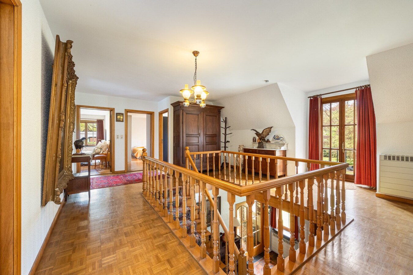 Villa met praktijkruimte en dubbele garage op riant perceel van 2.010 m² te Schoten 