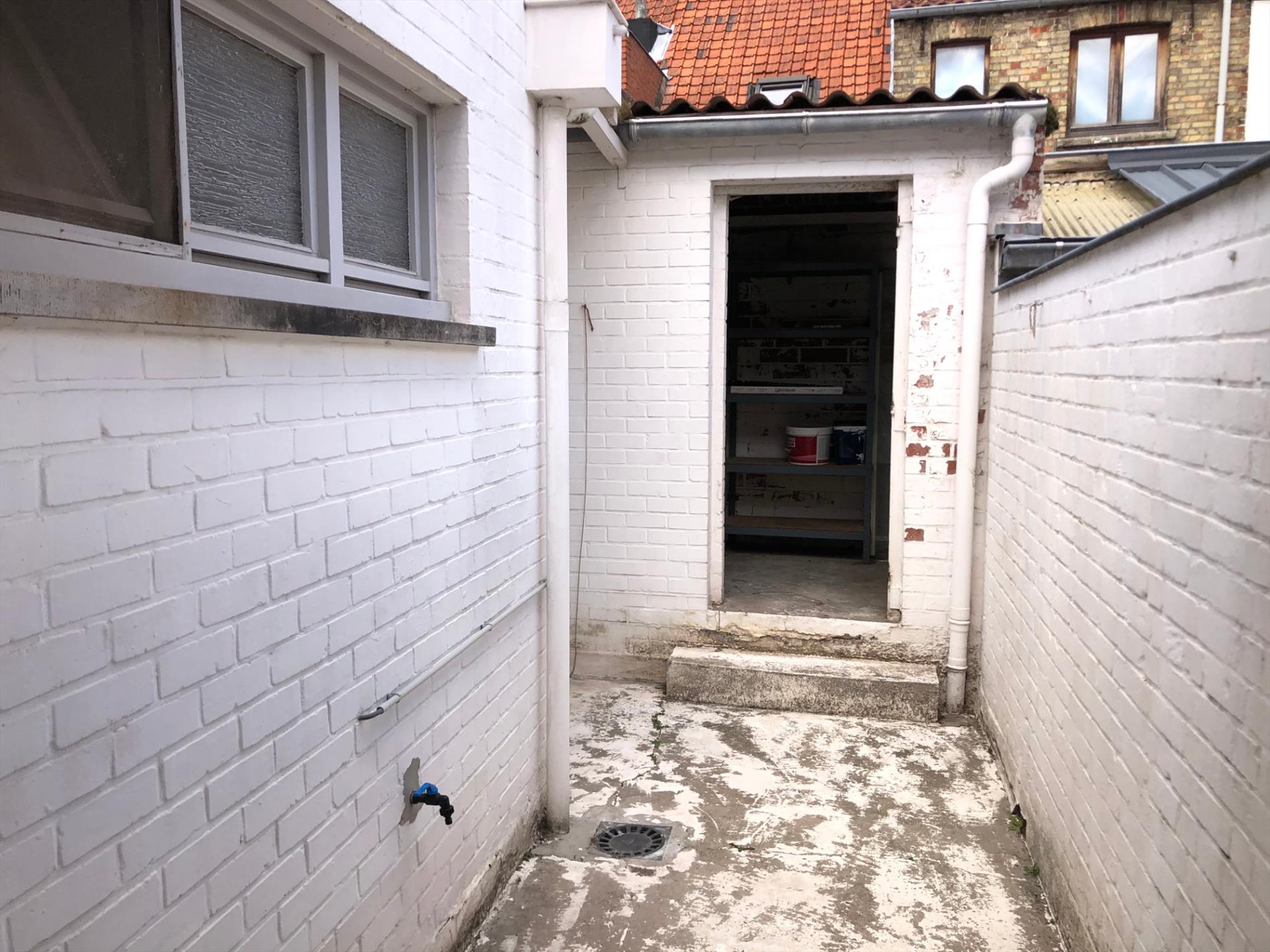 Opgefriste rijwoning met stadskoertje 