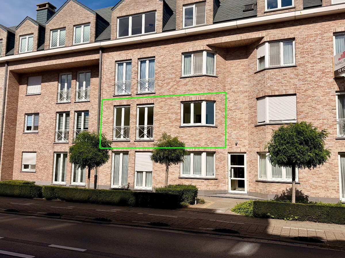 Volledig gerenoveerd en instapklaar appartement van 100 m² met grootte leefruimte en terras — centrum Bonheiden 