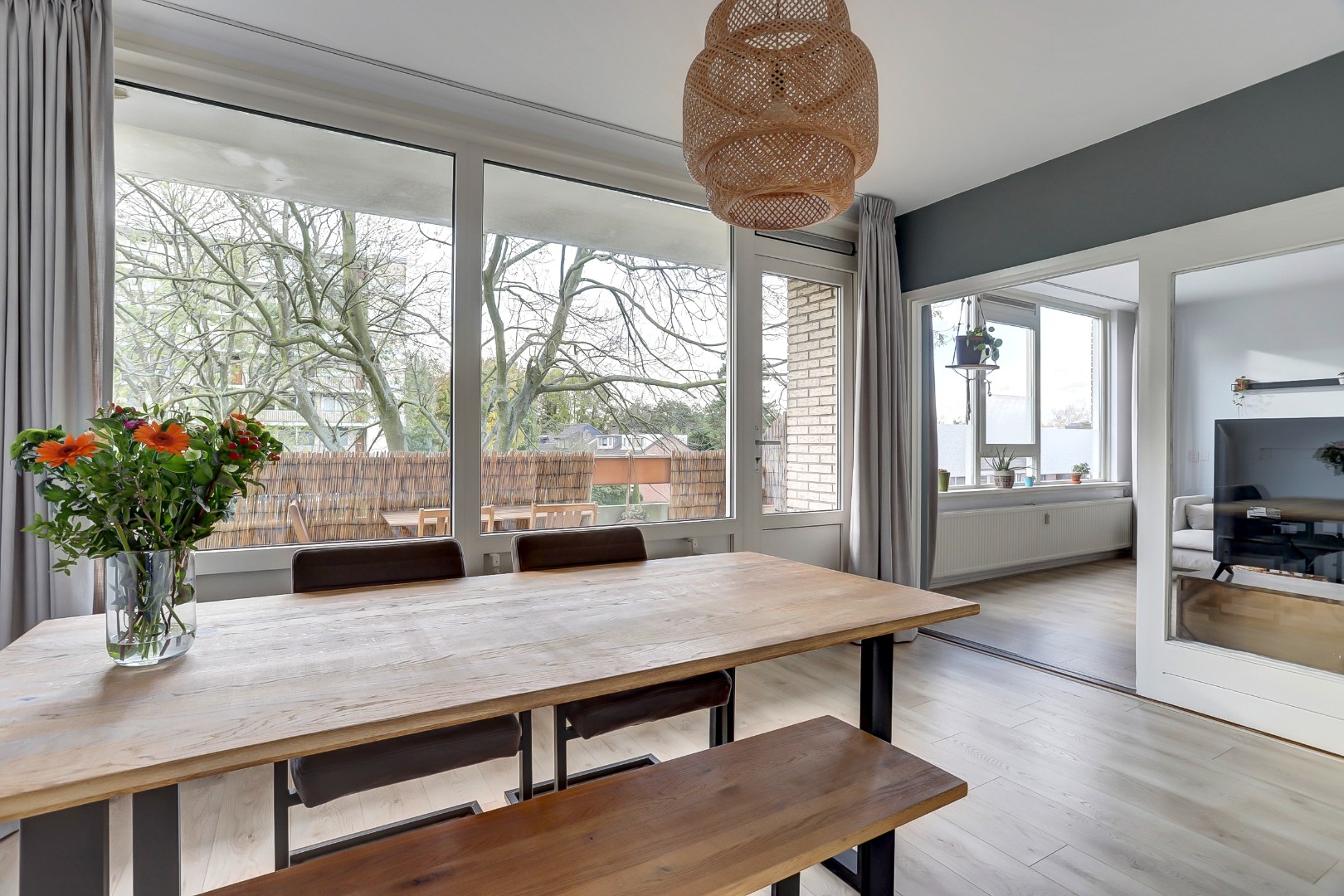 Comfortabel wonen in dit 3-kamer hoek appartement met een heerlijk balkon op het zonnige westen! 