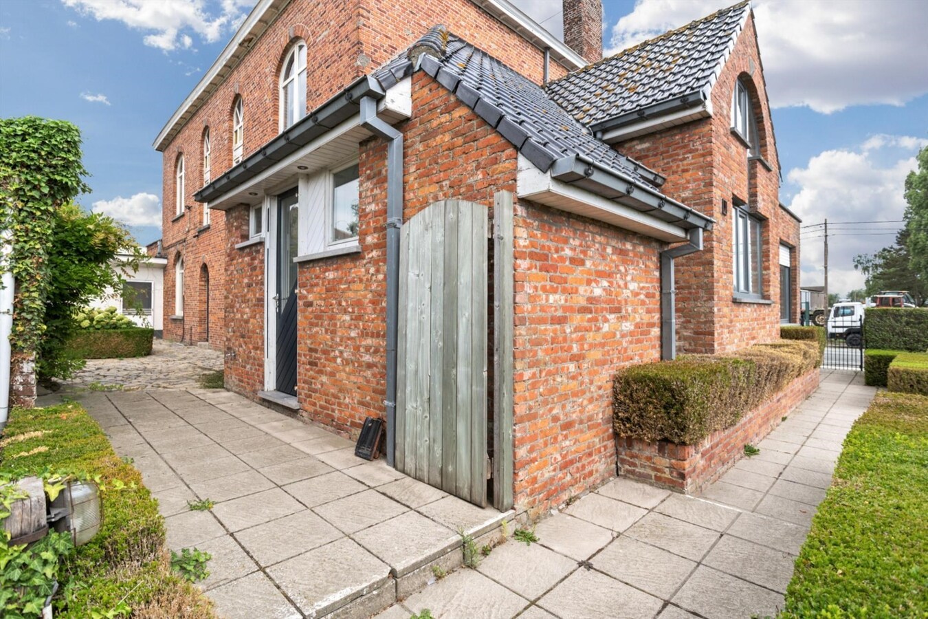 Ruime karakterwoning op groot perceel van 953m² 