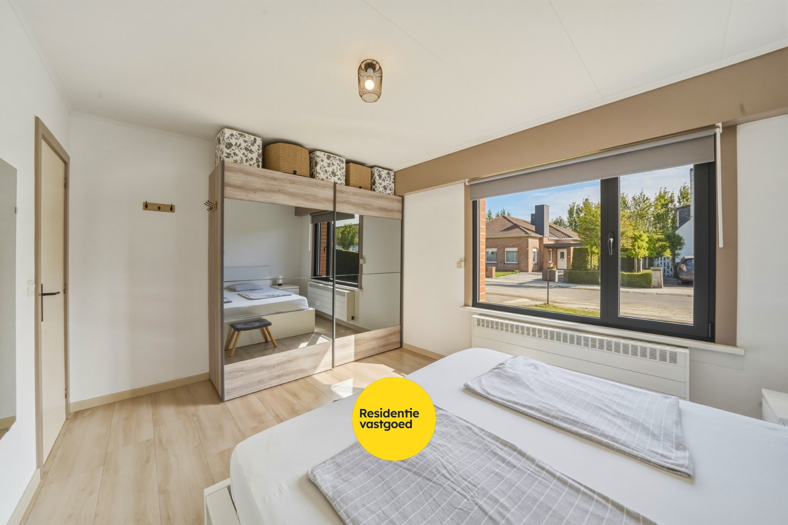 Instapklare ruime bungalow met zongerichte tuin in hartje Oudenburg! 