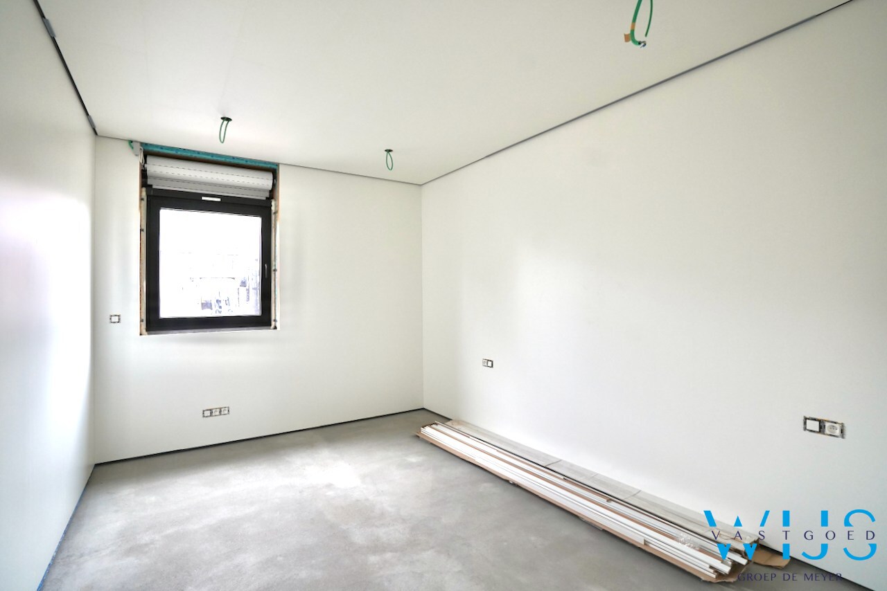 Nieuwbouw met 5 slaapkamers op een prachtig perceel te EEKLO ! 