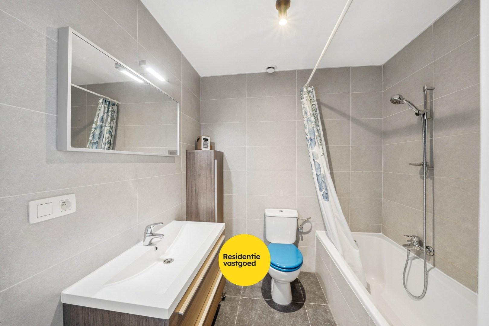 Instapklare woning met zicht op de vaart in Oudenburg 