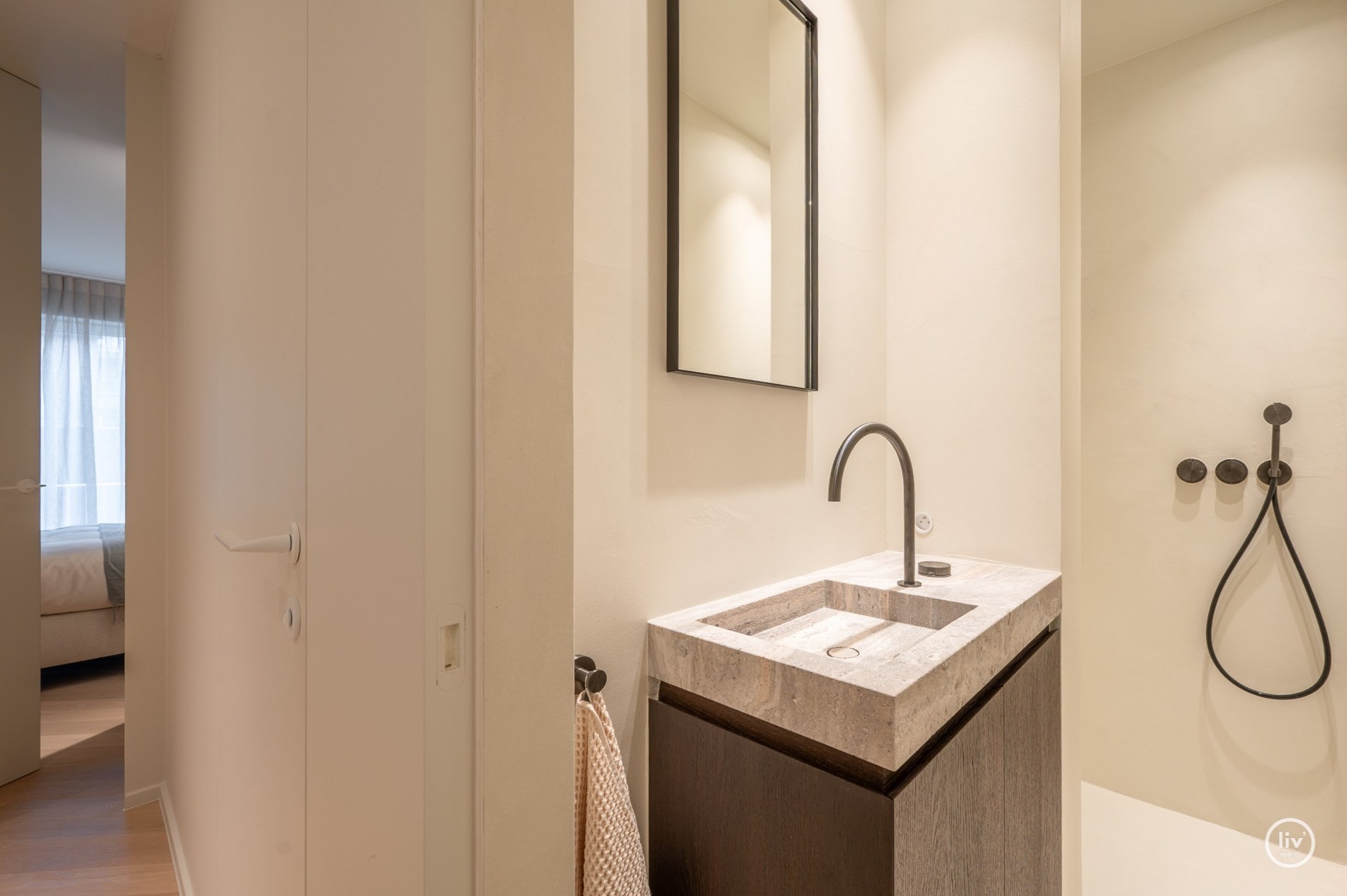 Magnifiek gerenoveerd appartement van 150 m² met open zicht op de Heilighartl kerk – Dumortierlaan, Knokke 