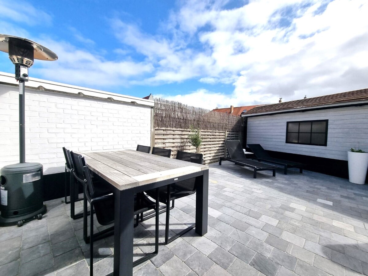 Zeer aangename woning met dubbele parking en mooi terras te Heist 