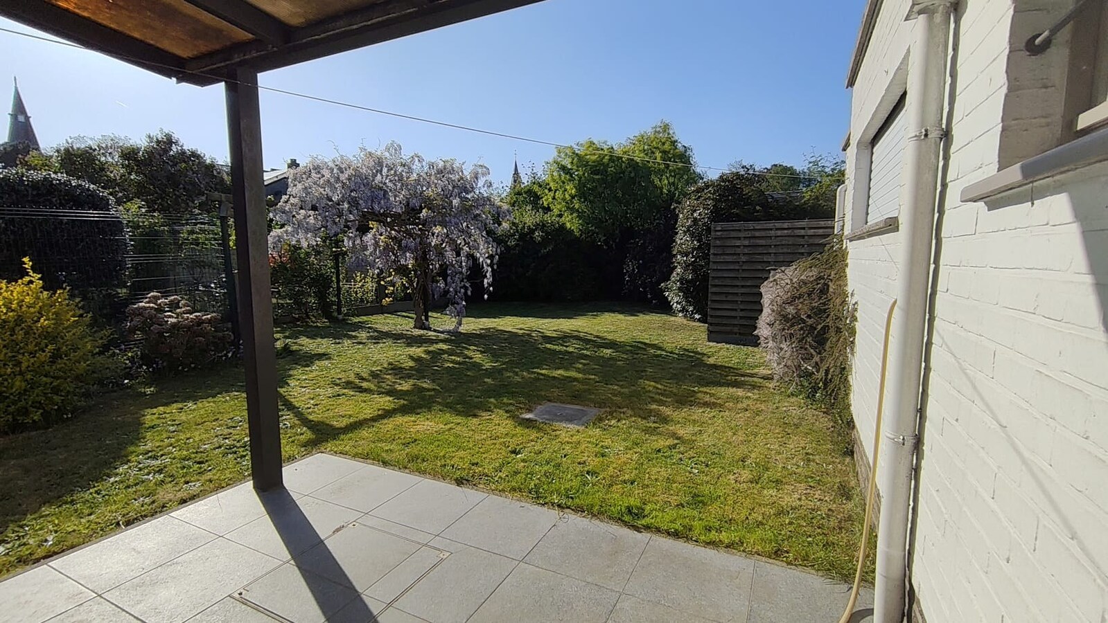 Ruime bungalow met 3 slaapkamers, tuin, terras en garage in hartje Aalter op toplocatie 