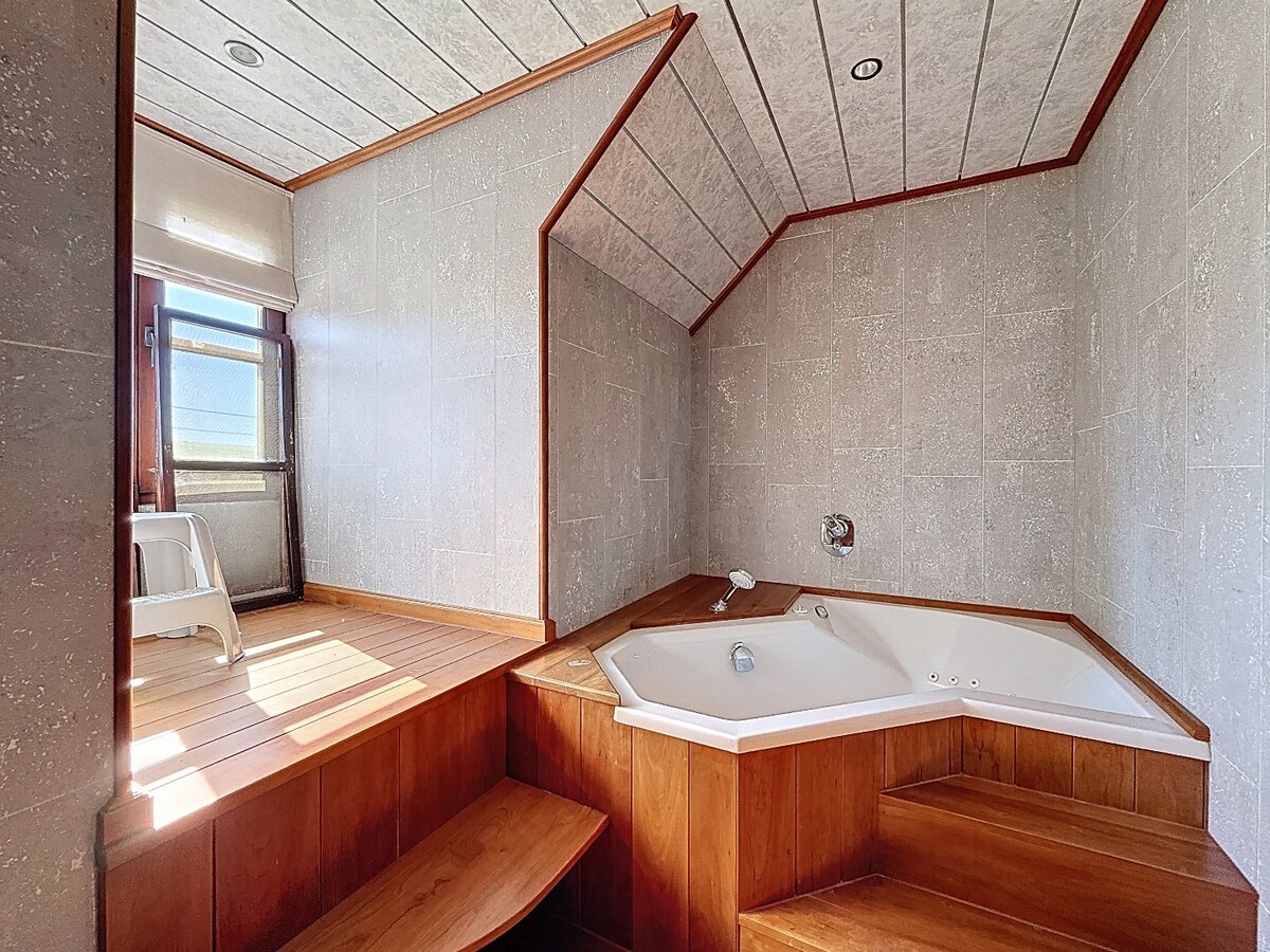 Ruime HOB met veel opslagruimte/garage te Zwalm 