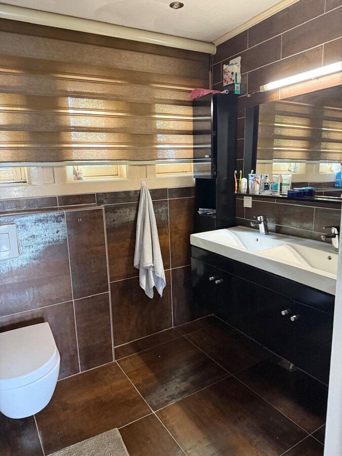 DIT BETREFT EEN WONING MET BIEDEN VANAF PRIJS  € 350.000 K.K. 