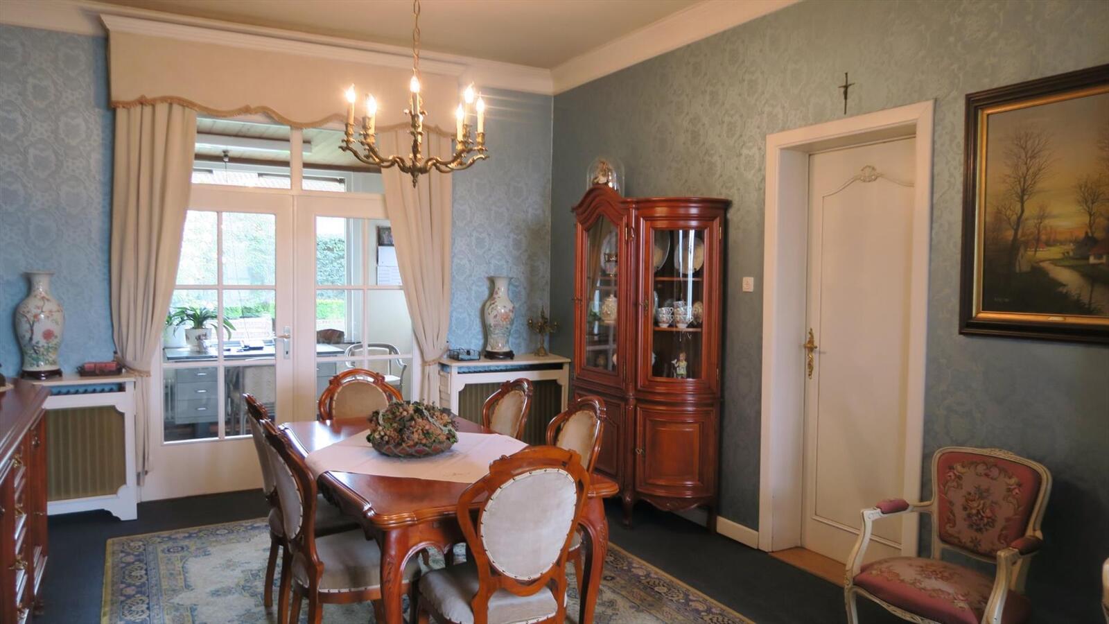 Karaktervolle woning met ruime loodsen 