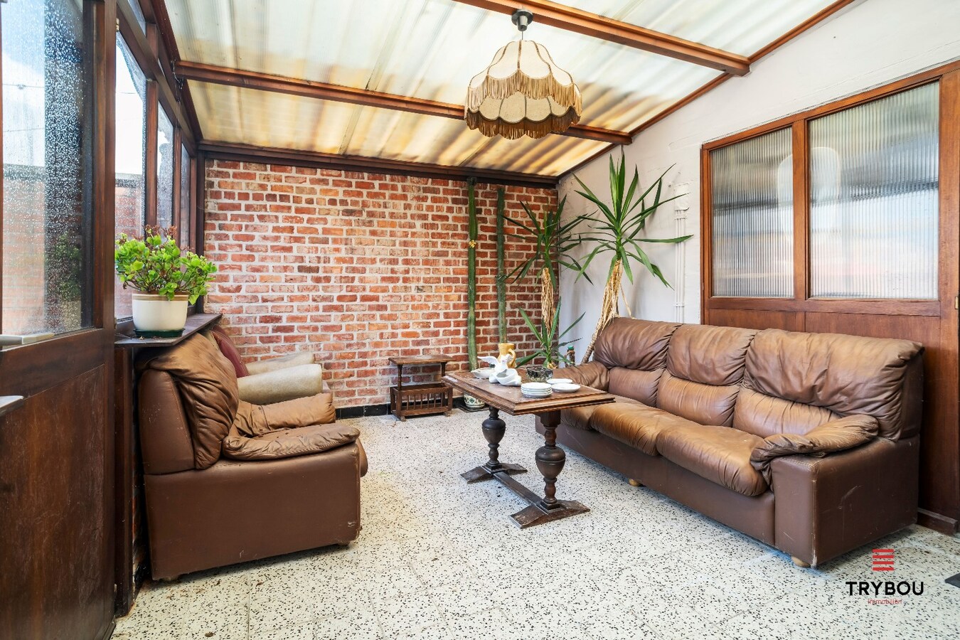 Halfvrijstaande woning met 5 slaapkamers en bijgebouw op 5488 m³ te Jonkershove 