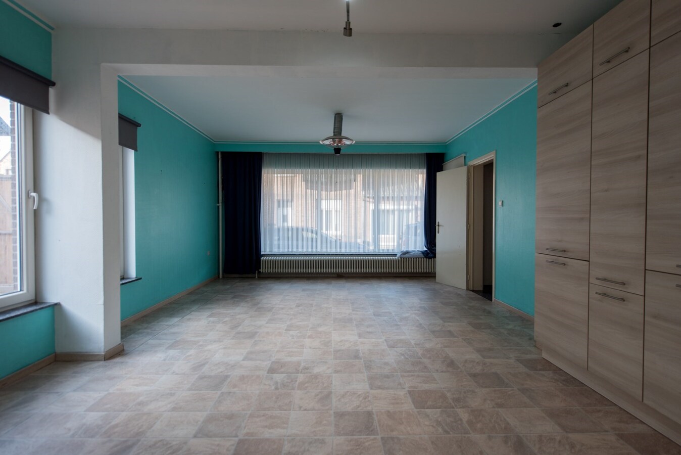 Hedendaagse woning met loods en bijgebouwen op 2.200 m² 