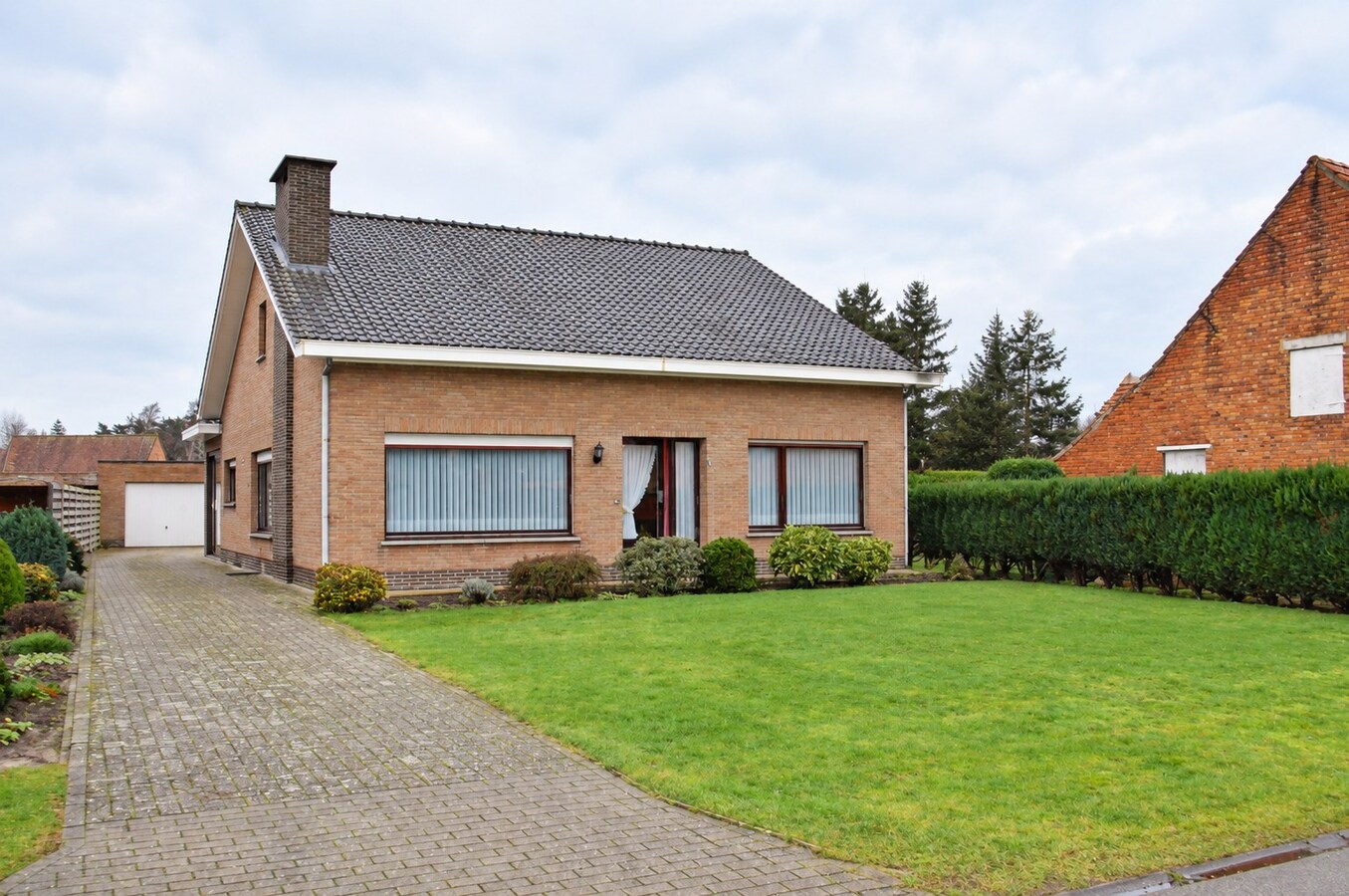 Gerenoveerde laagbouwwoning met 3 slaapkamers op toplocatie 