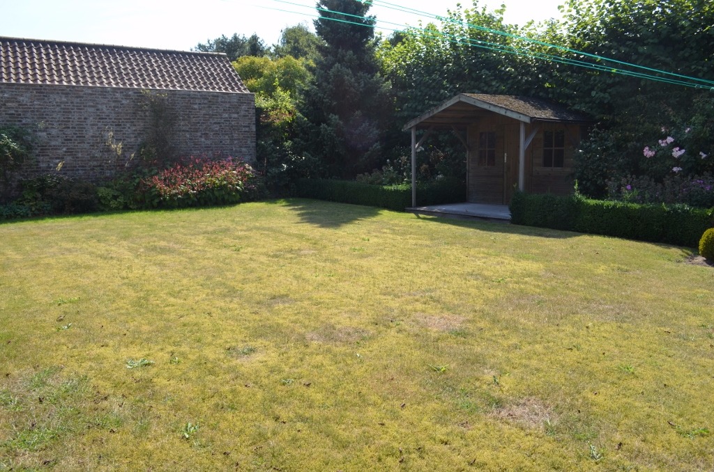 Bungalow met 3 slpks,  garages en tuin te Maldegem 