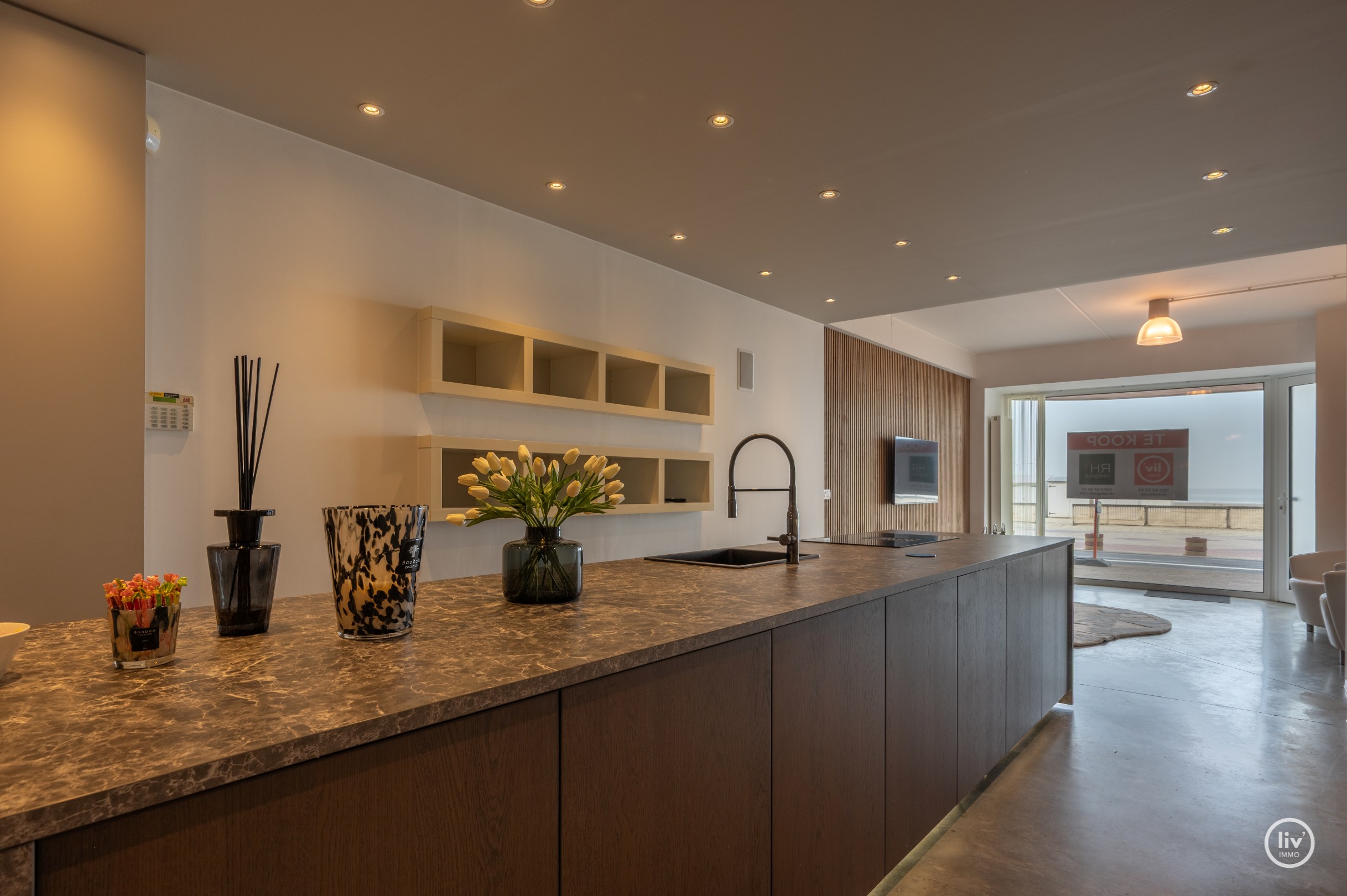 Ruim en mooi afgewerkt appartement gelegen op de zeedijk van Heist 