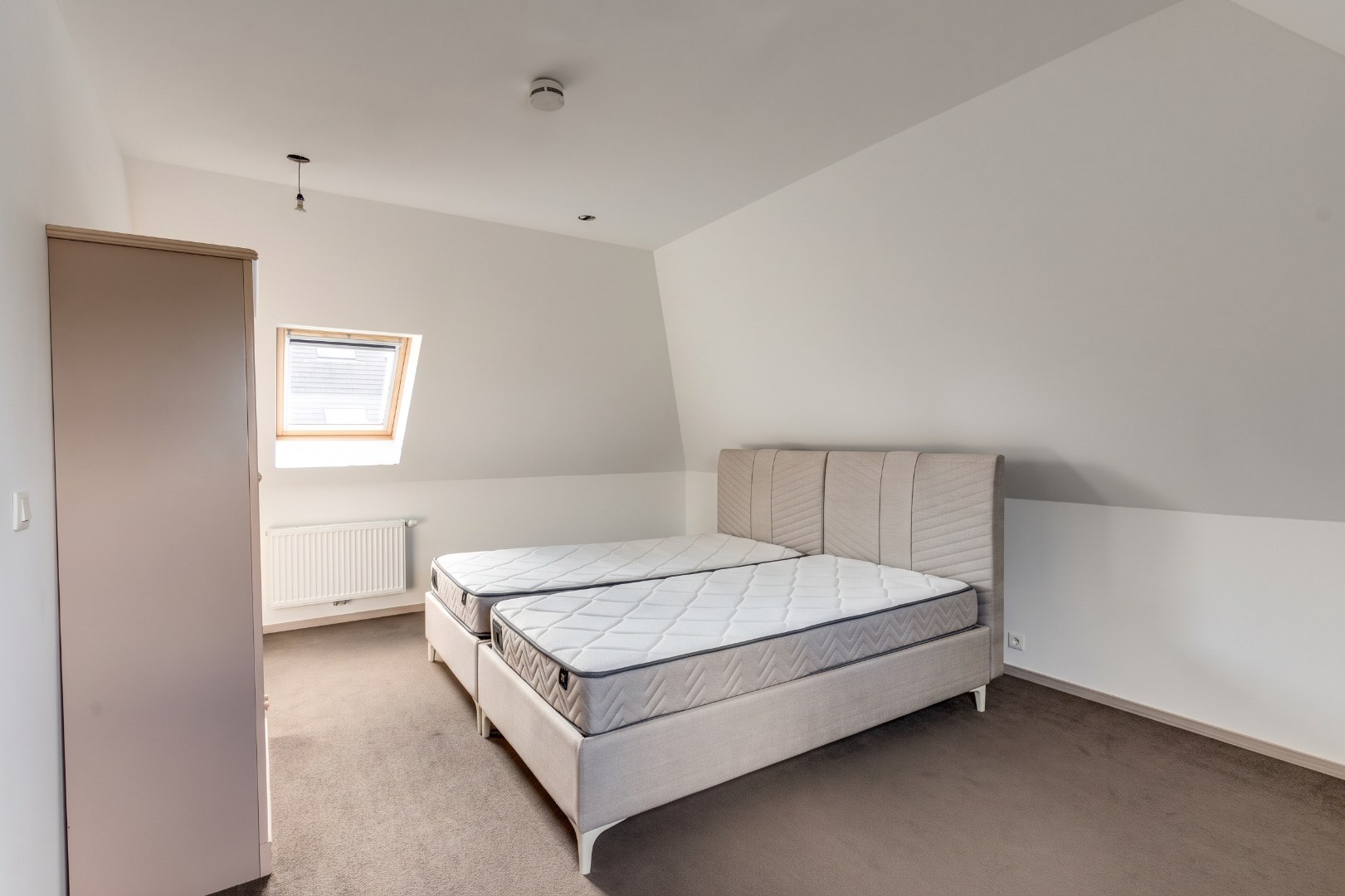 Ruime woning voor gemengd gebruik met loods te koop, wonen en werken op één toplocatie in Zelzate 