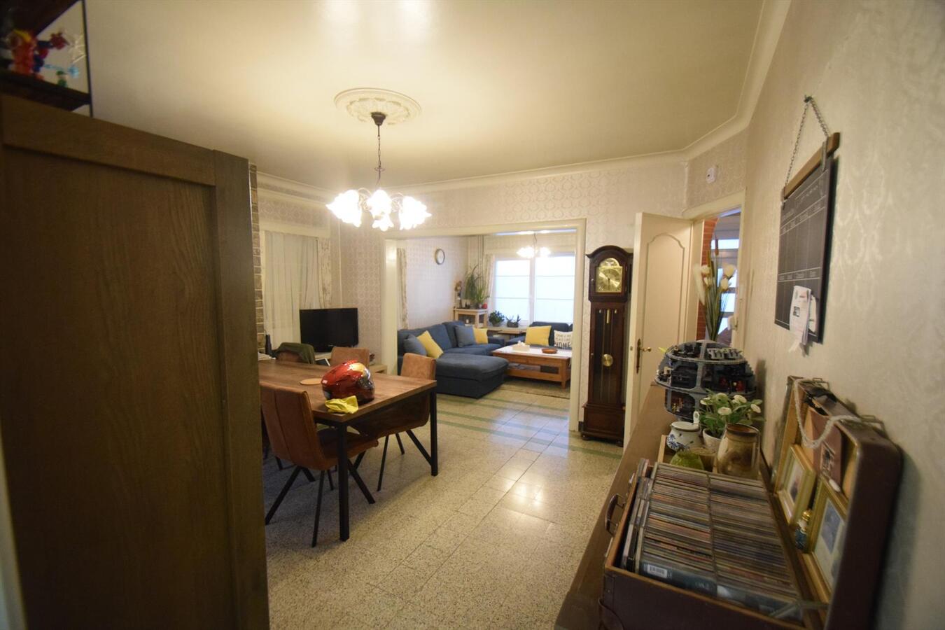 Ruime halfopen 3-slaapkamer-woning met garage en tuin 