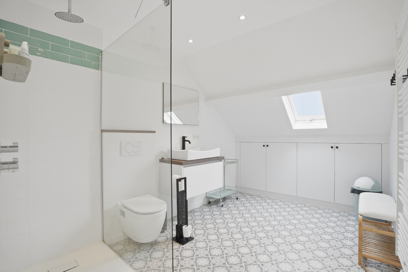 Subliem gerenoveerde herenwoning met 6 slaapkamers inclusief garage in Nieuwpoort-Stad op 135 m². 